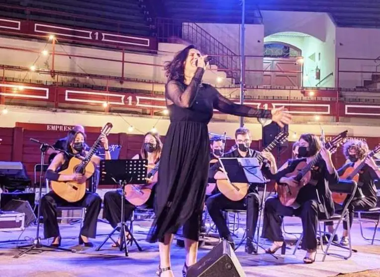 Ester Sancho interpretando una de las canciones del repertorio            

Foto: Área de Cultura