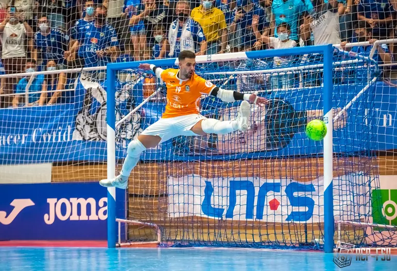 Edu Sousa en el penalti fallado por Araça. Viña Albali 1-1 Levante
Foto: ACP-FSV