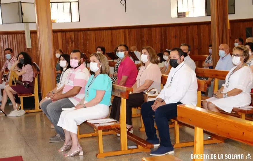 Directivos de la Hermandad de la Virgen de las Angustias durante la misa del sábado