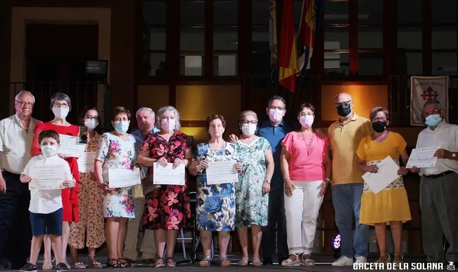 Ganadores del certamen tras la entrada de premios en la Plaza Mayor