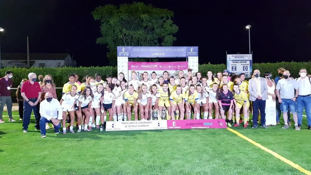 Trofeo de fútbol femenino