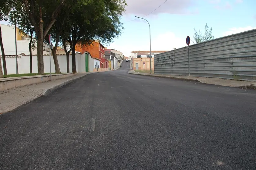 Imagen de la calle Juan Ramón Jiménez de La Solana recién asfaltada
Foto: GACETA