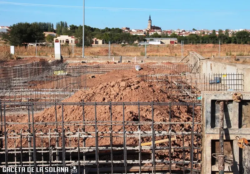 Primera nave en fase de construcción en el nuevo parque empresarial de La Solana