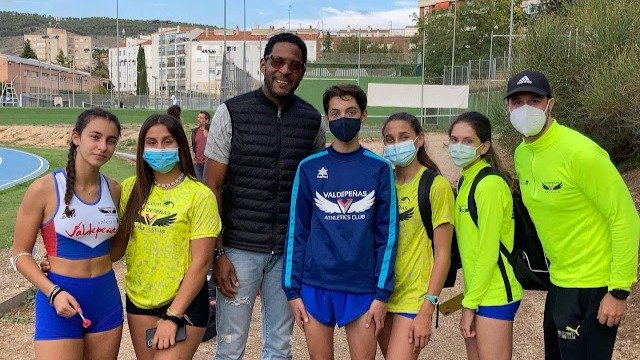 Grupo del Sistemas Valcom - Valdepeñas Athletics Club que estuvo en las pruebas de selección de Cuenca