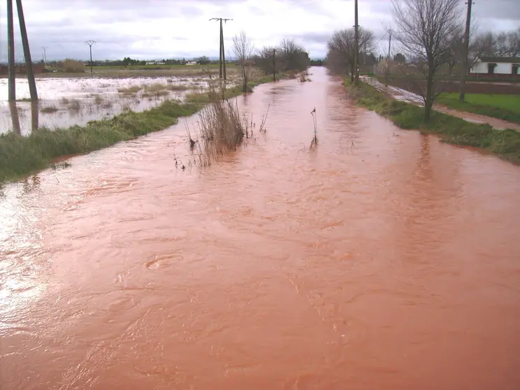 Río Azuer desbordado de Manzanares en marzo de 2013