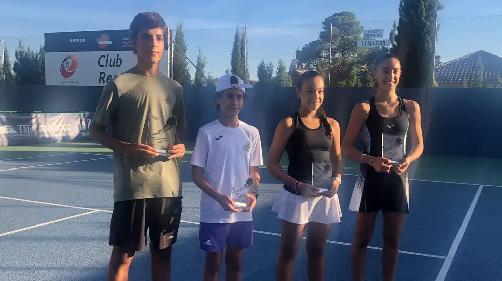 Juan Escabias - Eduardo López - Paola Giner y Carla González (Escuela de Tenis y Pádel Ok!)