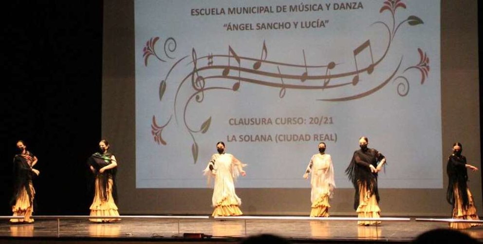 Actuación de alumnas de la Escuela de Música de La Solana en la clausura de la temporada pasada                 


Foto: GACETA