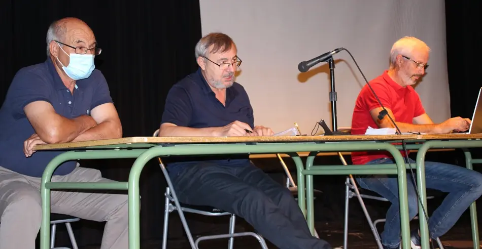 Los delegados Pedro Pacheco y Antonio Delgado junto a Gabriel Mateos-Aparicio
Foto: GACETA