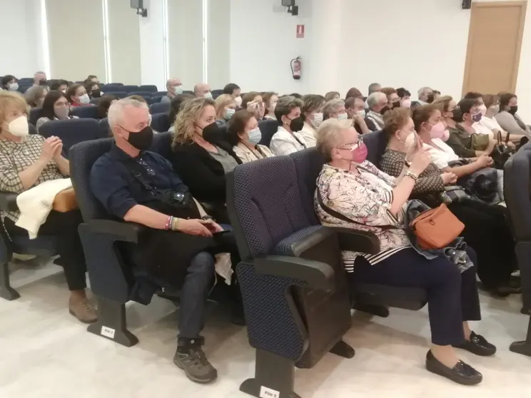 Charla de la AECC en La Confianza por el Día Mundial del Cáncer de Mama