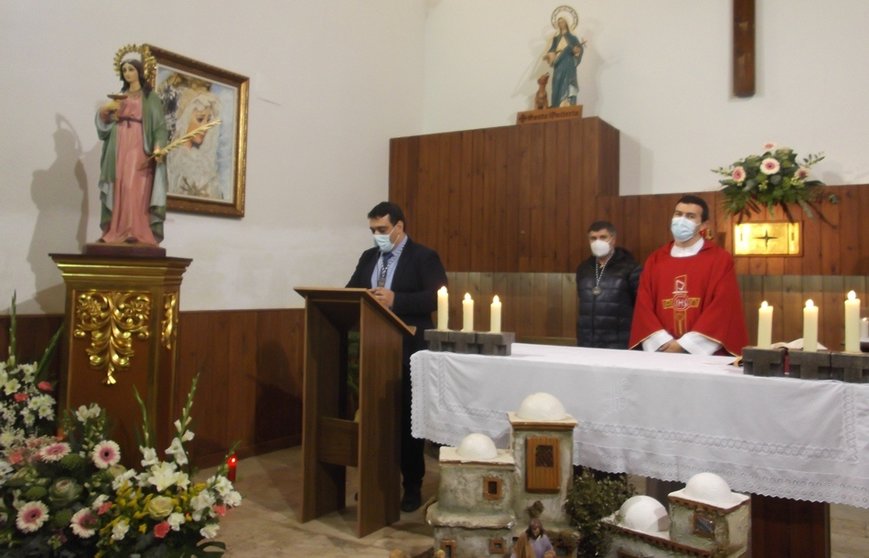 Un momento de la eucaristía con la participación del presidente, a la izquierda 

Foto: GACETA