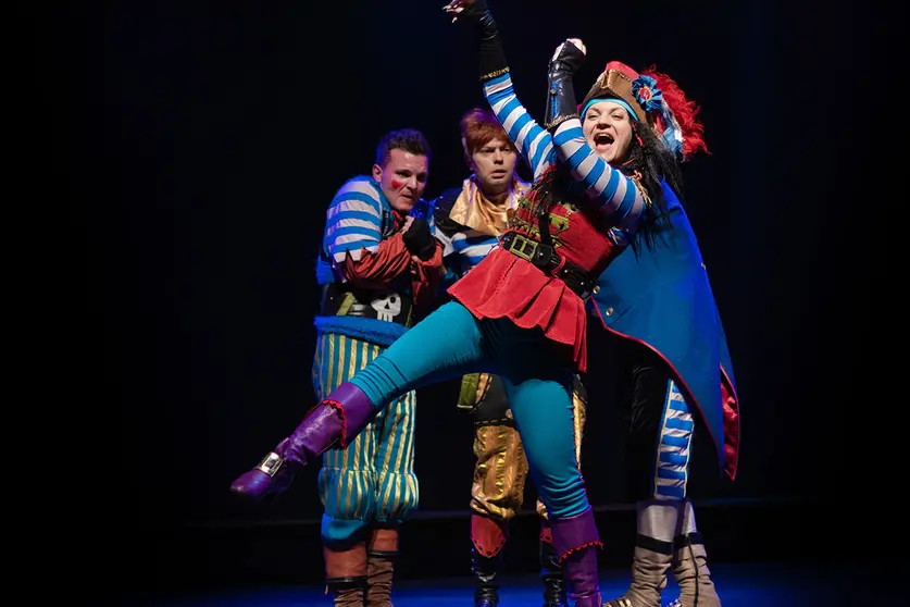 Actors in pirate costumes play a performance for children on the theater stage