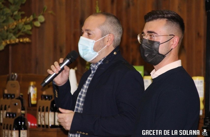 Vicente Romero de Ávila y Pedro Oviedo durante la presentación de sus cervezas artesanas