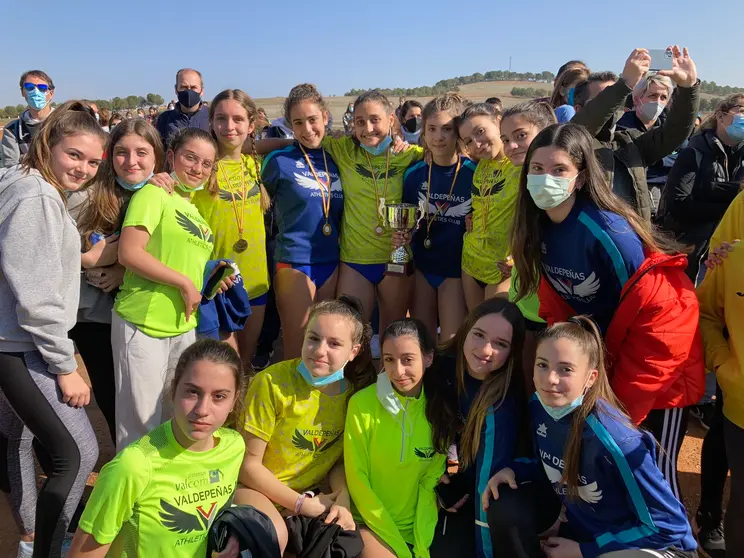 Campeonas del cross provincial Sub16
Foto: Sistemas Valcom - Valdepeñas Athletics Club
Foto: