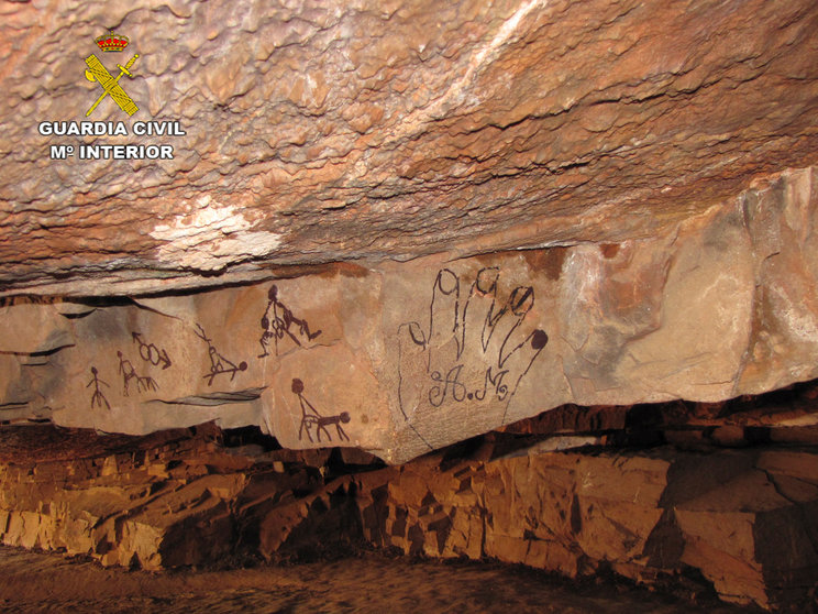 Pintadas en la Cueva de la Rendija