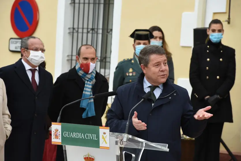 Emiliano García-Page en el cuartel de la Guardia Civil de Mondéjar