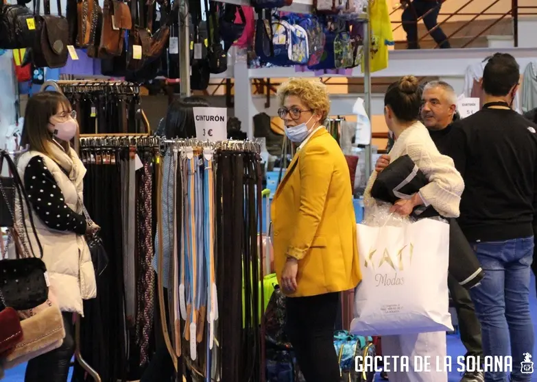 Público en la Feria del Stock de La Solana durante el fin de semana