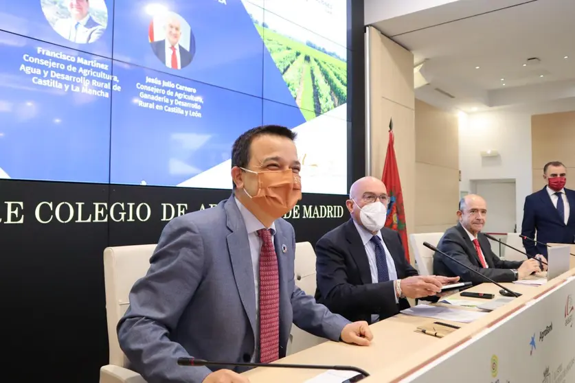 El consejero de Agricultura, Agua y Desarrollo Rural, Francisco Martínez Arroyo, participa en el I Congreso Jurídico del Sector Agroalimentario organizado por el Colegio de Abogados de Madrid