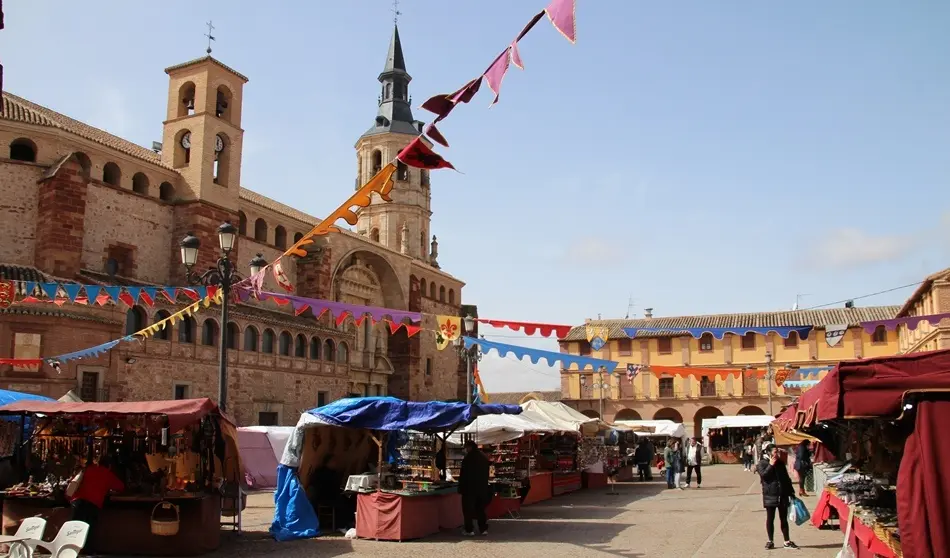 La Plaza Mayor de La Solana lucía esta estampa durante el fin de semana con el Mercado Medieval
Foto: GACETA
