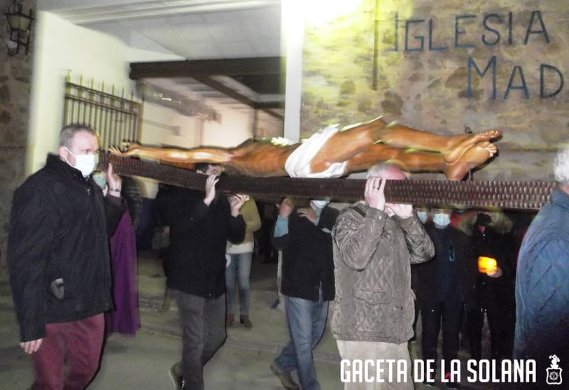 Instantanea del Vía Crucis del Martes Santo en La Solana