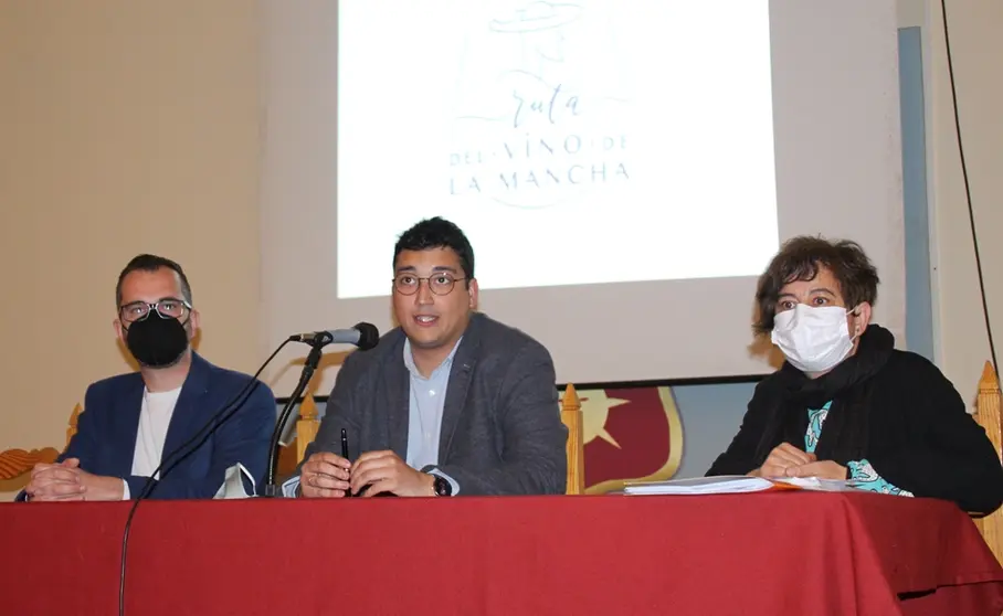 Raúl Zatón, Eulalio Díaz-Cano y Cristina Sánchez en la presentación del proyecto
Foto: GACETA