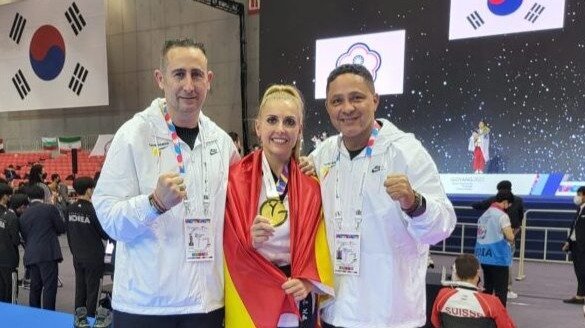 Jesús Gómez, Vanessa Ortega Villodres y Giovanny Avendaño en el Campeonato del Mundo de Taekwondo Poomsae de Corea