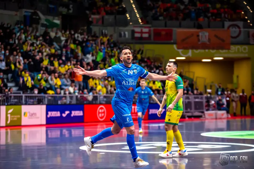 Rafa Rato celebrando su gol en los cuartos de final de la Copa de España 2022 entre Viña Albali Valdepeñas y Jaén Paraíso Interior

Foto: ACP-FSV