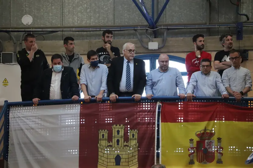 Julián Nieva en el palco del pabellón Antonio Caba