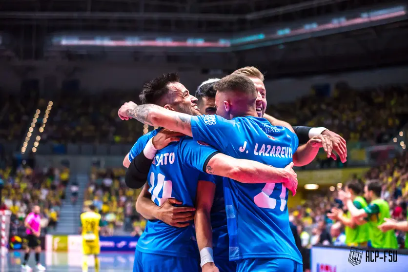 Los jugadores del Viña Albali Valdepeñas celebrando el 3-2 de Batería en las semifinales de la Copa del Rey 2022

Foto: ACP-FSV