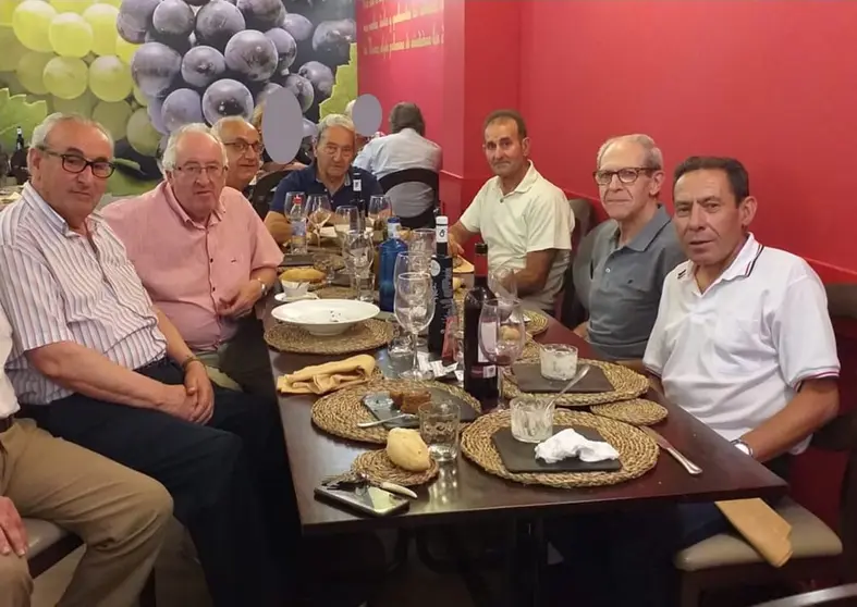 Encuentro de fundadores del Club Ciclista y de posteriores directiuvos