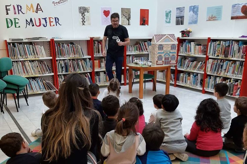 Actividad infantil en la Biblioteca Ana de Castro