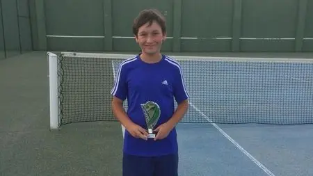 Álvaro Moreno con su trofeo