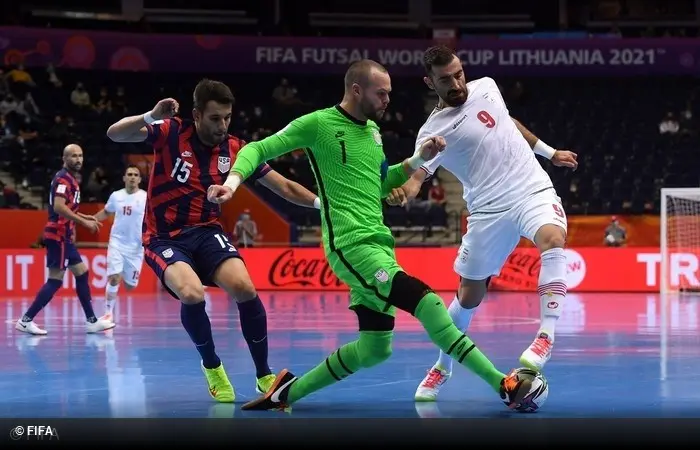 Saeed Ahmad Abbasi con la Selección de Irán en el Mundial de Lituania enfrentándose a Estados Unidos
Foto: FIFA