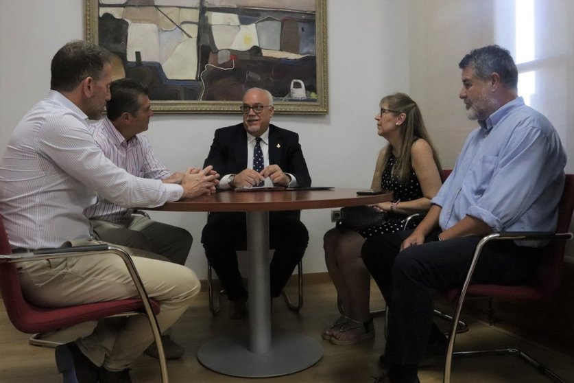 Firma del convenio de colaboración entre Ayuntamiento de Manzanares y AECC 2022