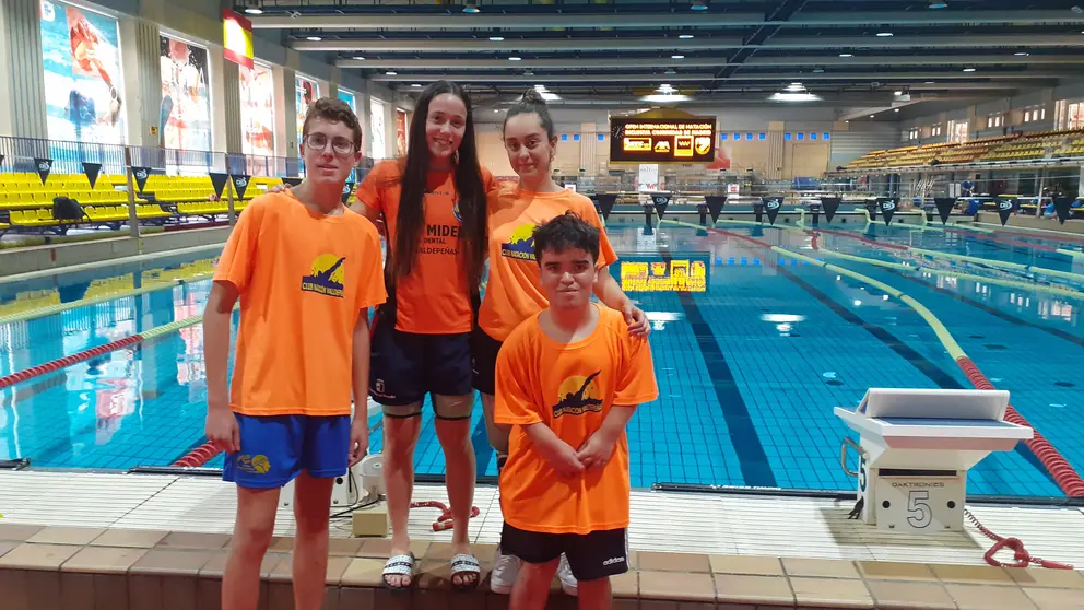 Equipo del Club de Natación de Valdepeñas en el Open Internacional de Natación Inclusiva de la Comunidad de Madrid