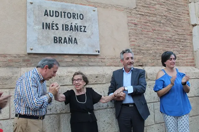 Descubrimiento de la placa del Auditorio que lleva su nombre en la plaza de la Veracruz