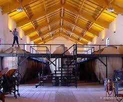Museo del Vino, sala de tinajas