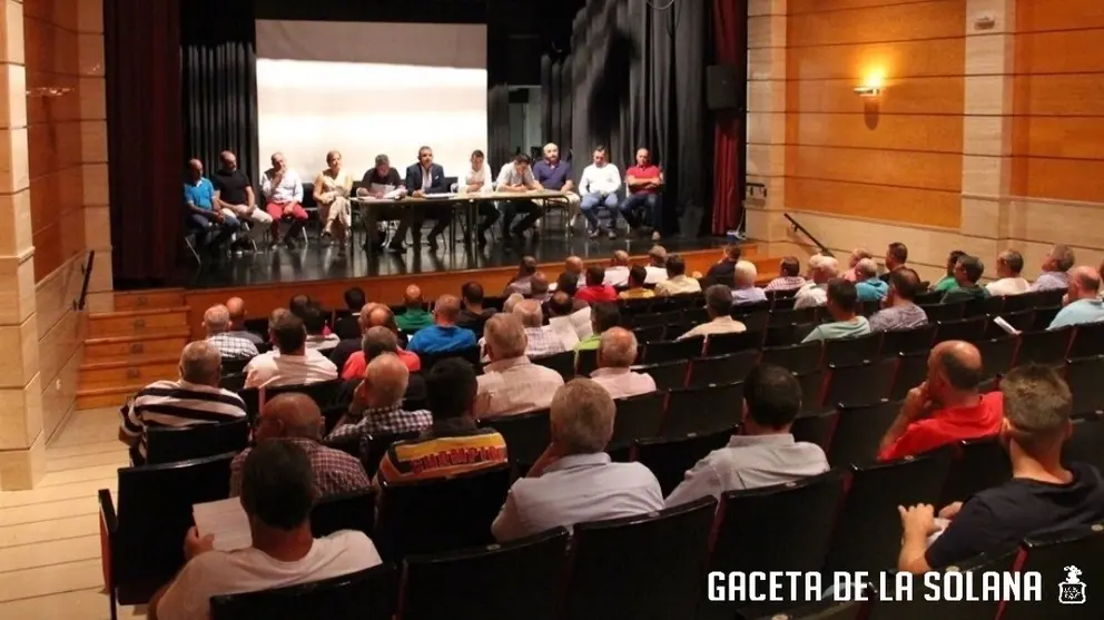 Un momento de la asamblea de la Cooperativa Santa Catalina, celebrada este domingo