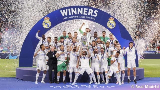 Marcelo levantando las décimo cuarta Champions del Madrid.

Foto: Realmadrid.com