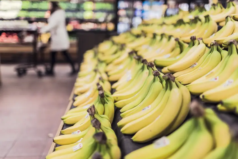 Plátanos en un supermercado