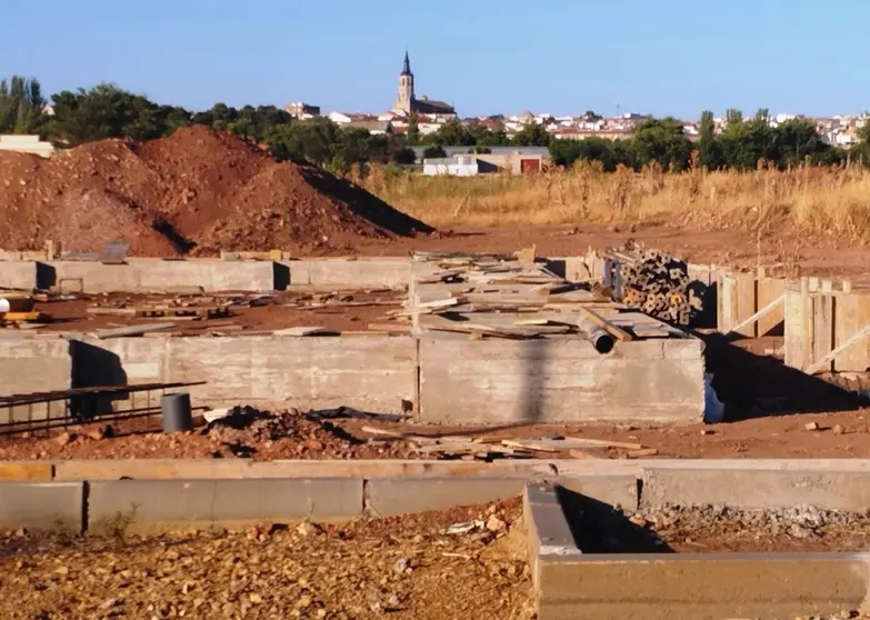 Nave en construcción en el parque empresarial de La Solana