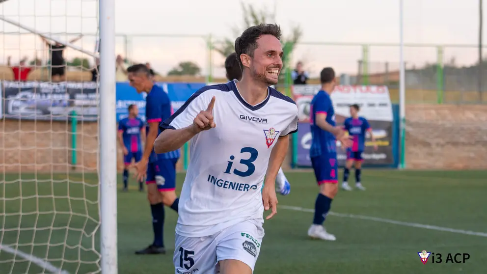 Biendi celebrando su gol en el i3 CD Valdepeñas 2-0 Atlético Teresiano

Foto: i3 ACP