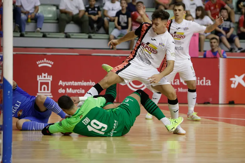 Edu Sousa blocando un balón en ElPozo Murcia 3-4 Viña Albali Valdepeñas
Foto: Pascu Méndez