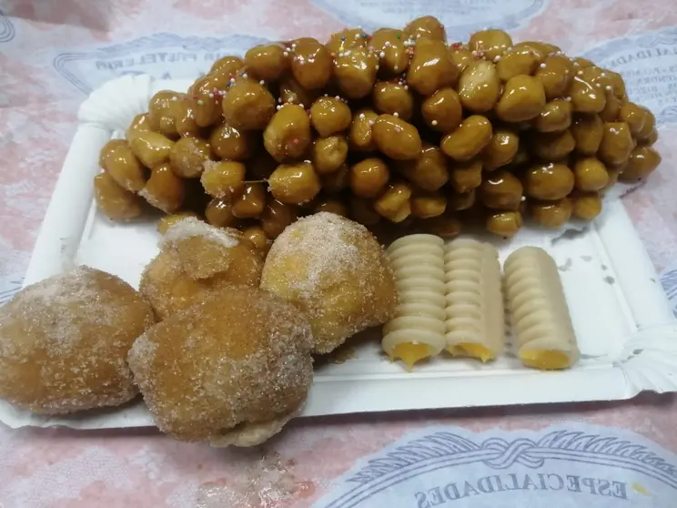 Nuégados, buñuelos y huesos de santo