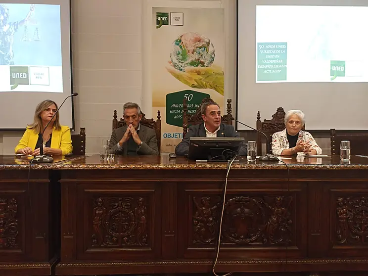 Clausura en Valdepeñas del 50 aniversario de la UNED