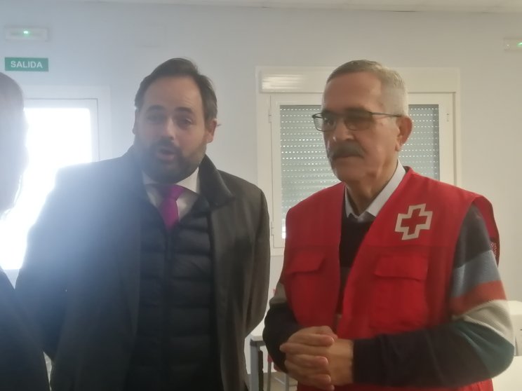 Francisco Núñez con el presidente de Cruz Roja Valdepeñas, Jesús Merlo