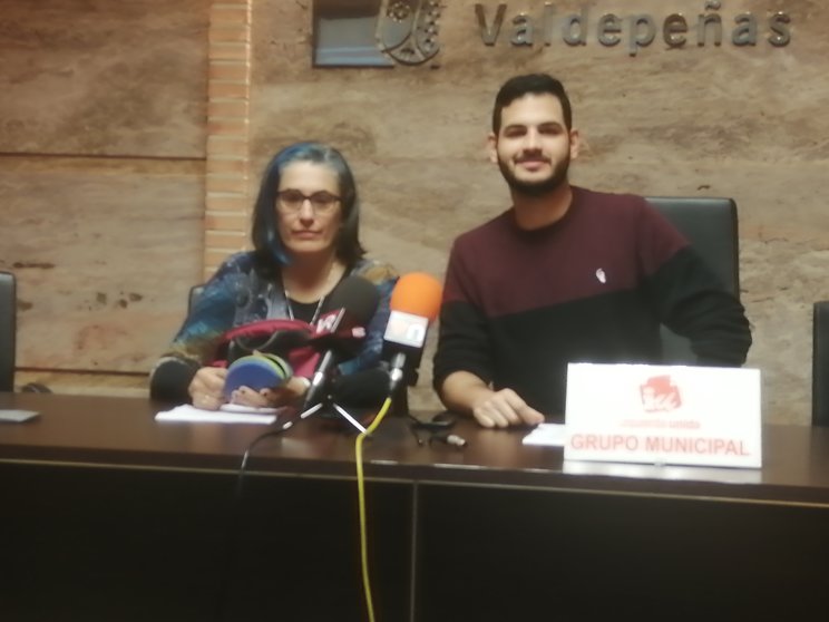 Juana Caro y Alberto Parrilla, concejales de IU en Valdepeñas