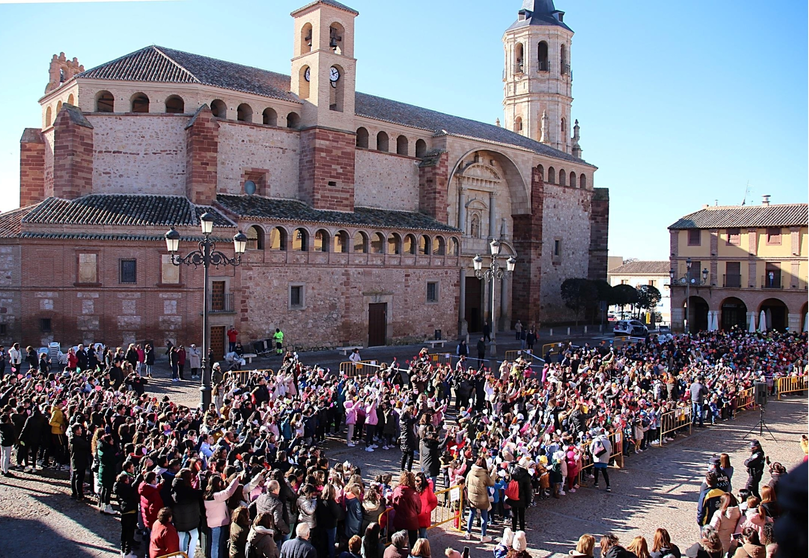 Aspecto de la Plaza Mayor durante el día de la paz