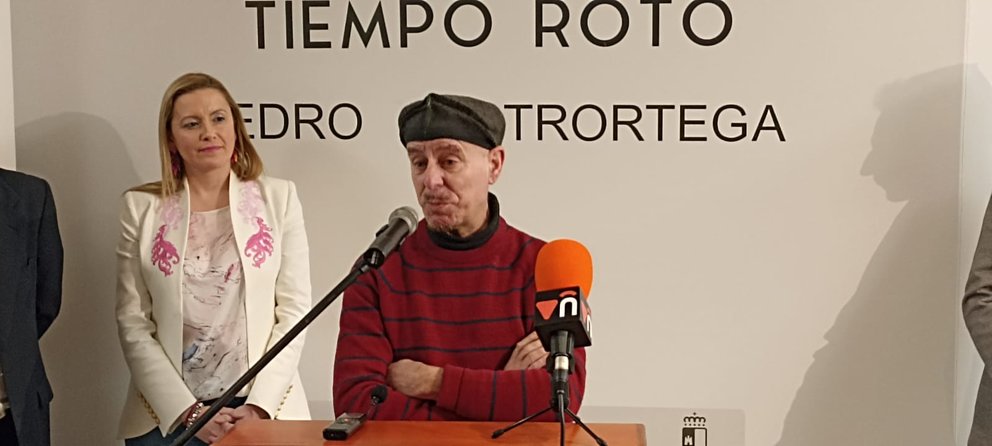 Apertura expo Pedro Castrortega (2)