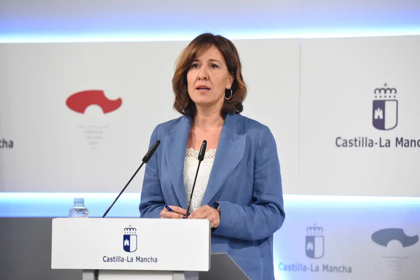 Toledo, 10 de julio de 2019.- La consejera de Igualdad y Portavoz del Gobierno regional, Blanca Fernández, informa de los acuerdos aprobados en el Consejo de Gobierno, en el Palacio de Fuensalida. (Foto: José Ramón Márquez // JCCM)