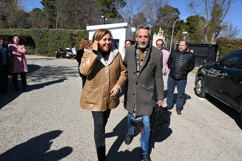 Rosa Ana Rodríguez a su llegada al Instituto junto al alcalde Jesús Martín